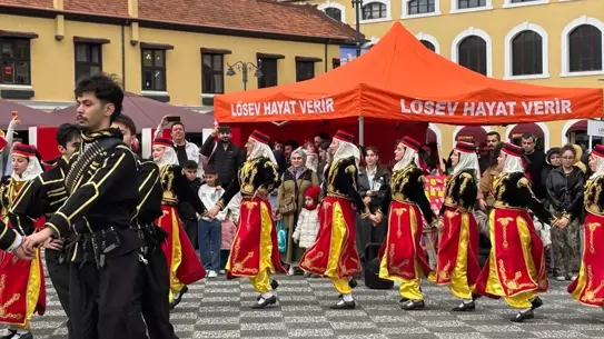 Etkinlikte çocukların fotoğrafı