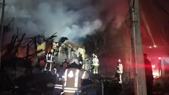 Üsküdar'da Terk Edilmiş Binada Hızla Kontrol Altına Alınan Yangın