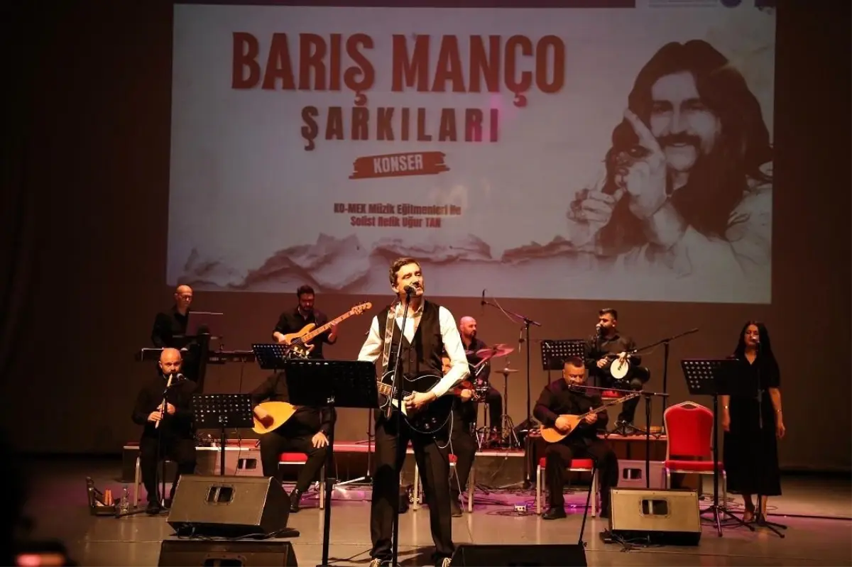 Gebze'de Barış Manço Anısına Canlı Konser: KO-MEK Öğrencileri Şarkı Söylüyor