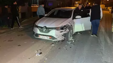 İnegöl'de 2 Genç Yaralı Bırakan Otomobil-Motosiklet Çarpışması