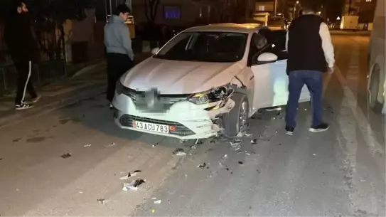 İnegöl'de Motosiklet ve Otomobil Çarpışması: 2 Yaralı