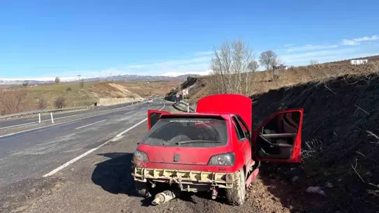 Şarampole yuvarlanan otomobil