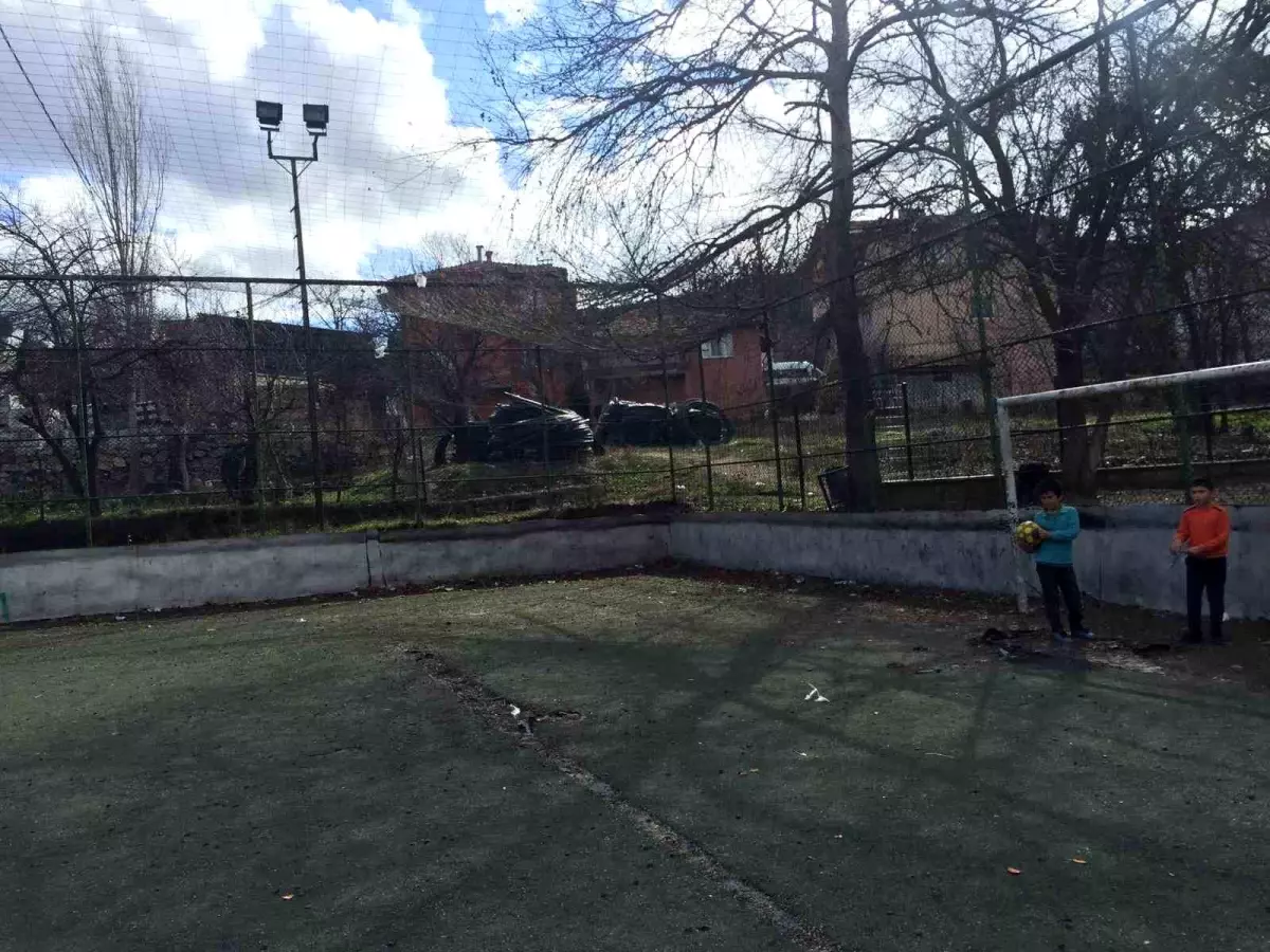 Büyükorhan’da Yenilenen Halı Saha Gençlerin Spor İmkanlarını Artırıyor