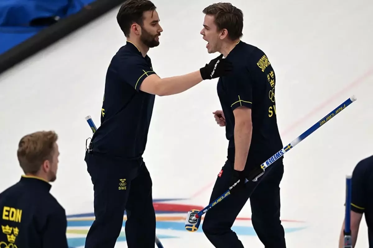 Kanada ve İsveç curling karşılaşması