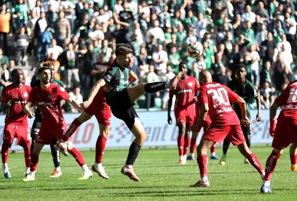 Kocaelispor ve Gaziantep FK maçından anlık görüntü