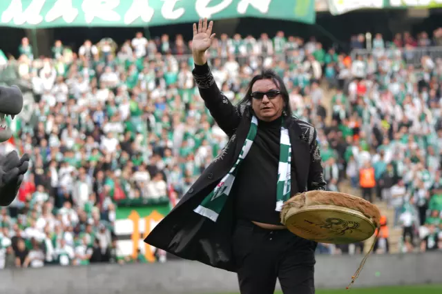 Cendere şovu sırasında taraftarlar