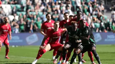 Kocaelispor, İlk Yarıda Agyei'nin Golüyle 1-0 Öne Geçti