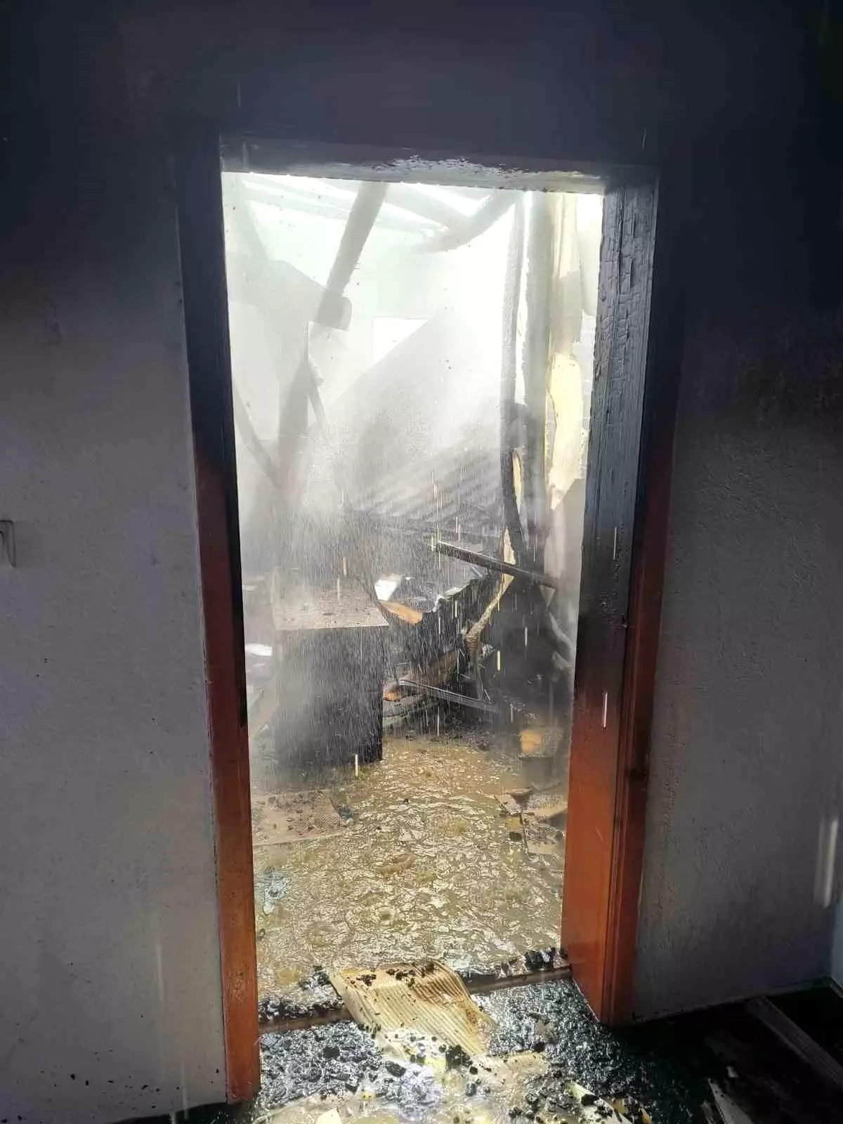 Van’ın Çaldıran İlçesinde Ev Yangını Mahalleyi Şok Etti