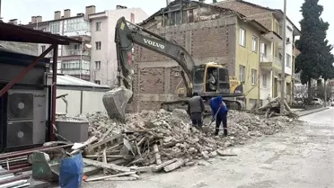 Burdur’da Bina Yıkımı Sırasında Doğal Gaz Sızıntısı Kontrol Altına Alındı