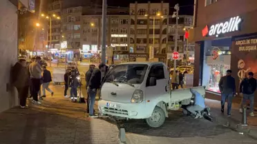 Çalıntı Kamyonet Yakıt İstasyonunda Polisle Karşılaştı, Sürücü Kaçtı