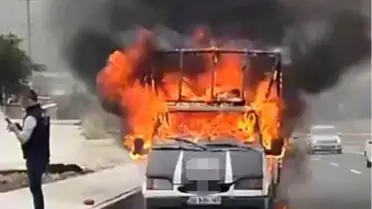 Pamukkale'de Seyir Halindeki Ticari Araç Yangını Kontrol Altına Alındı