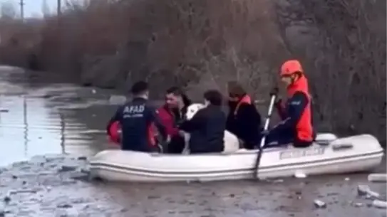 AFAD’ın Menteşe Kurtarma Operasyonu: 5 Kişi ve Köpek Güvenli Bölgeye Çıkarıldı