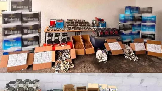 Operasyonda ele geçirilen tütün ve makaronlar