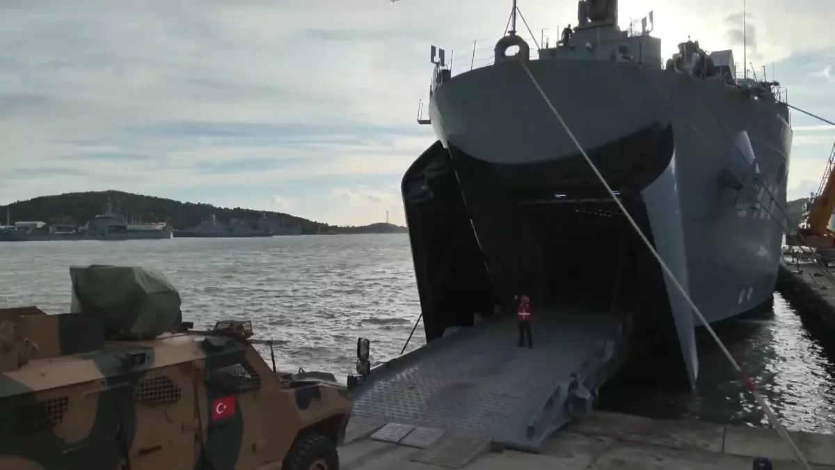 Türk Deniz Görev Grubu gemileri Somali'de