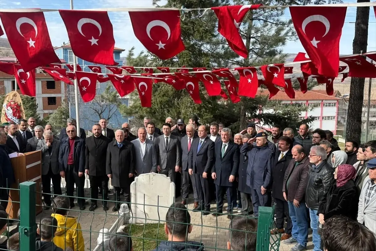 Hüseyin Akbaş mezarı başında anma töreni