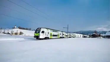 Valais'te 80 Yolculu Tren Raydan Çıktı: Acil Durum Müdahalesi
