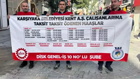 Karşıyaka Belediyesi çalışanları maaşlarını talep etmek için çarşıda eylem düzenledi