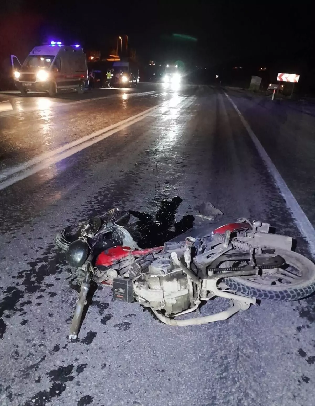 Osmaneli'de minibüse çarpan motosiklet