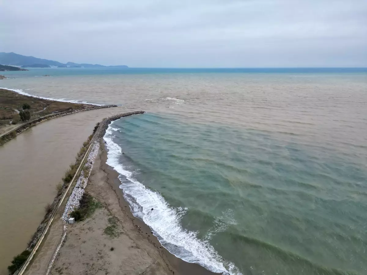 Mersin'de Anamur Yağışları Sonrası Akdeniz Sularında Kahverengi Görüntü