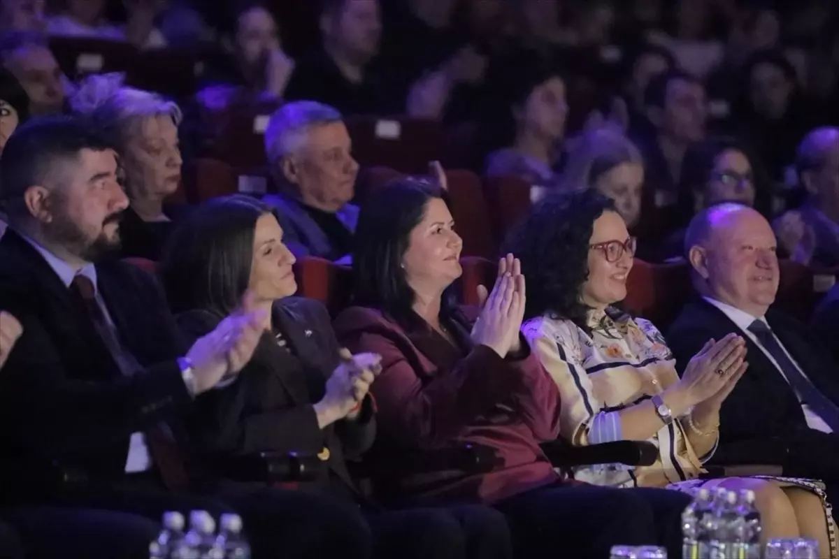 Edirne ve Keşan’da Sevgililer Günü’ne Renkli Dokunuş: Canlı Konserler Şehrin Sokaklarını Coşturdu