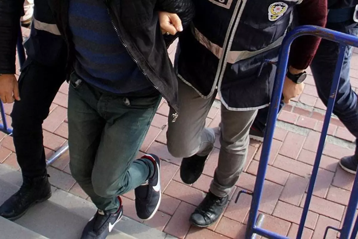 İstanbul'da Vergi Müfettişlerine Yönelik FETÖ Operasyonu: 52 Tutuklama