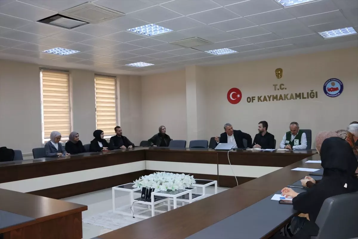 Of’ta Gençlere Yönelik Bağımlılık ve Akran Nezaketi Konulu Toplantı Gerçekleşti