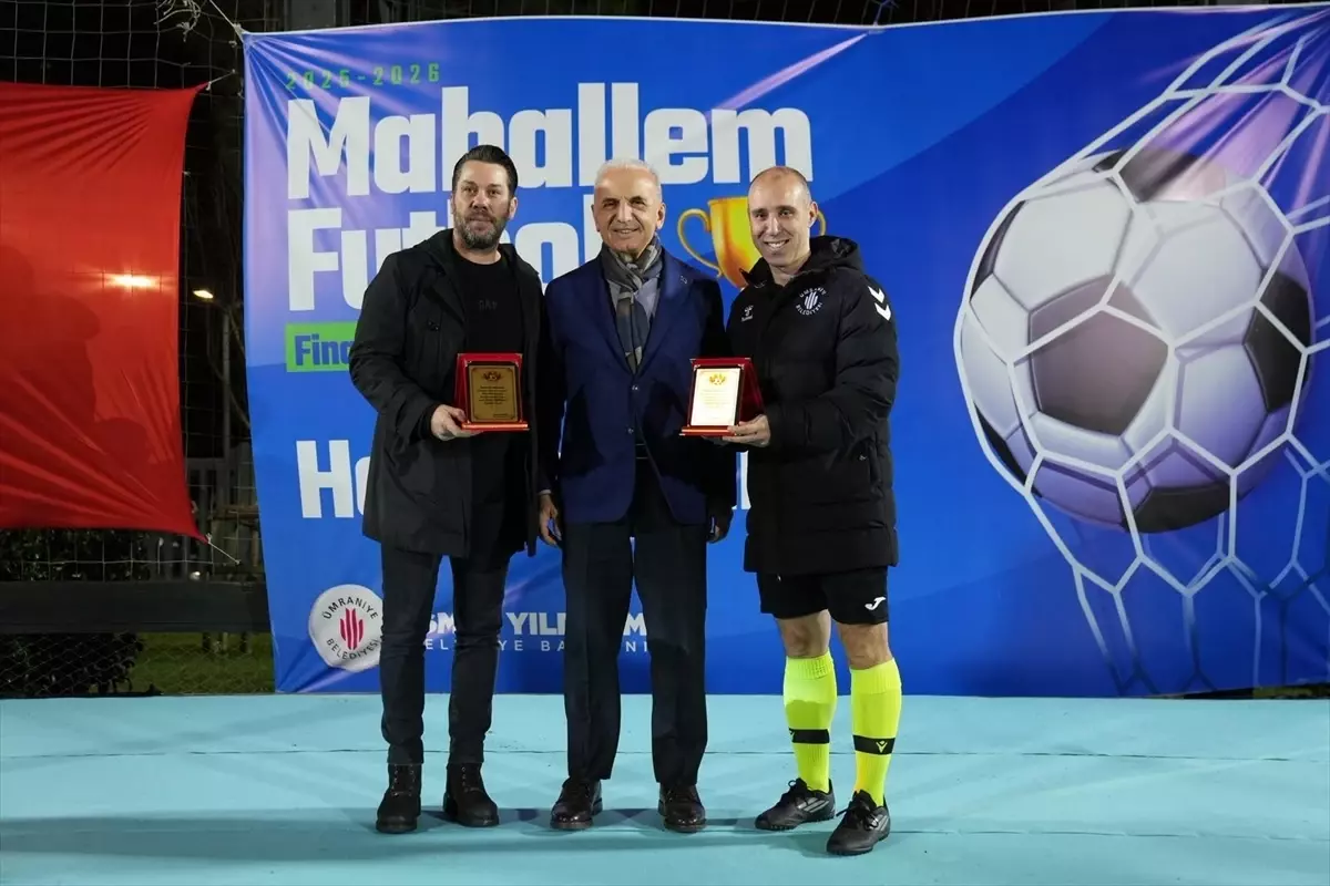 Kazım Karabekir Mahallesi, Çamlık'ı Penaltılarla Yenerek Ümraniye'de Futbol Turnuvası Şampiyonu Oldu