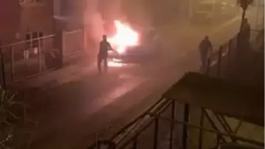 Avcılar'da Park Halindeki Araç Yangını Kontrol Altına Alındı