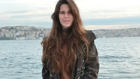 Çeşme Belediye Başkanı Lal Denizli, İstanbul'da Uyuşturucu Operasyonu Soruşturmasıyla Yüzleşti