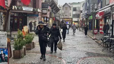Edirne'de Şiddetli Sağanak Yağış Trafiği Kilitledi, Yetkililer Acil Önlemler Aldı