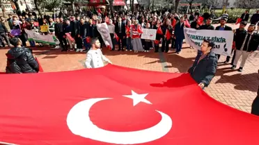 GAÜN Öğrencileri Türk Bayrağına Saygı Duruşu Gösterdi