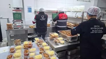 Ordu Büyükşehir Belediyesi Ramazan’da Ücretsiz Sıcak Yemek Dağıtıyor