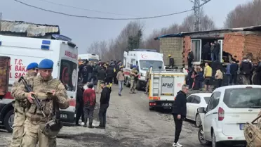 Kurtarma ekipmanlarıyla maden içinde çalışan ekip
