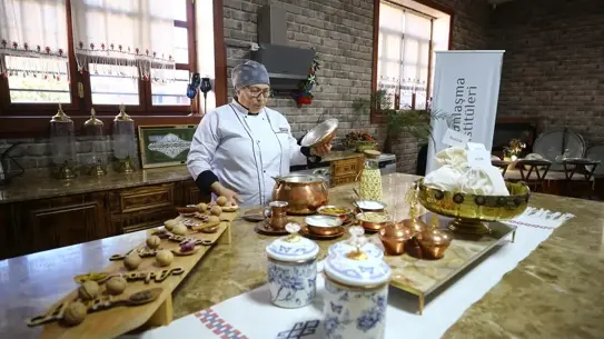 Adana’nın Kaynar Lohusa Şerbeti Nesiller Boyu Yaşatılıyor