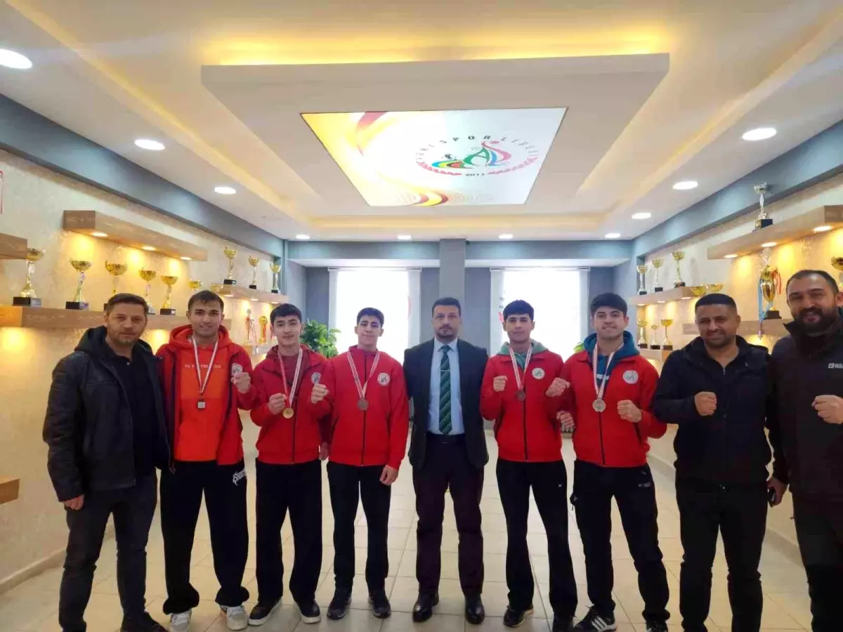 Ağrı Spor Lisesi Haltercileri Türkiye Şampiyonasında Altın Madalya Kazandı