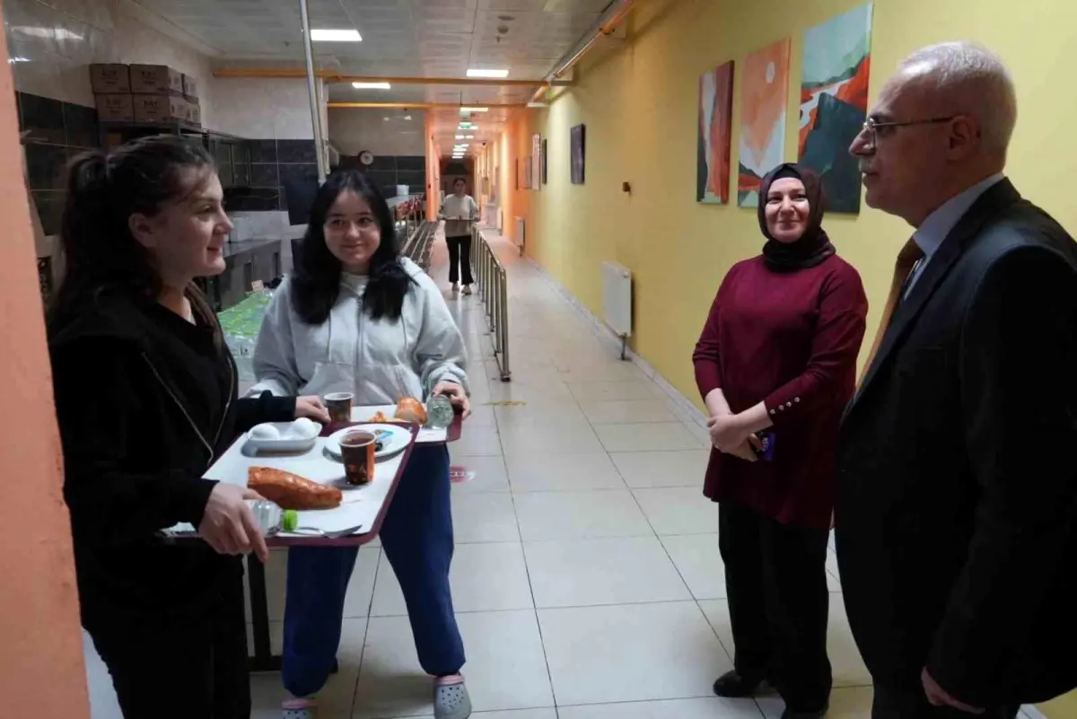 Düzce Gençlik ve Spor İl Müdürü yurtları incelerken