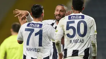 Emre Belözoğlu'nun İlk Zaferi: Kasımpaşa 5 Gollük Derbiyi Kazandı