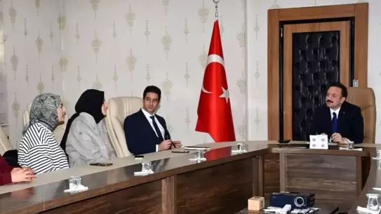 Toplantı Sırasında Çekilen Fotoğraf