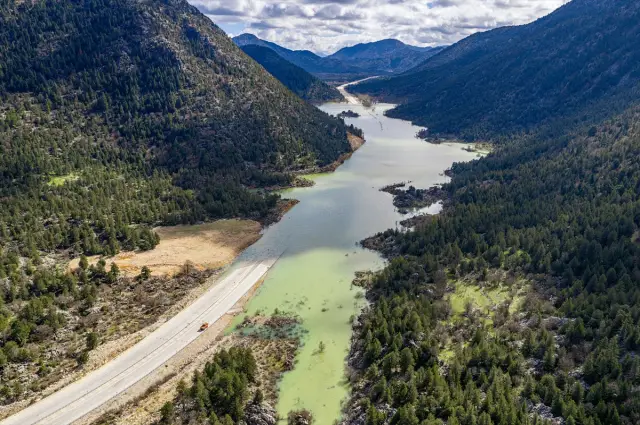 Su birikintili yol kesimi