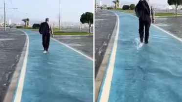 İzmir’de Şiddetli Yağışlar Şehri Sular Altına Çaktı: Yollar Göle Dönüştü