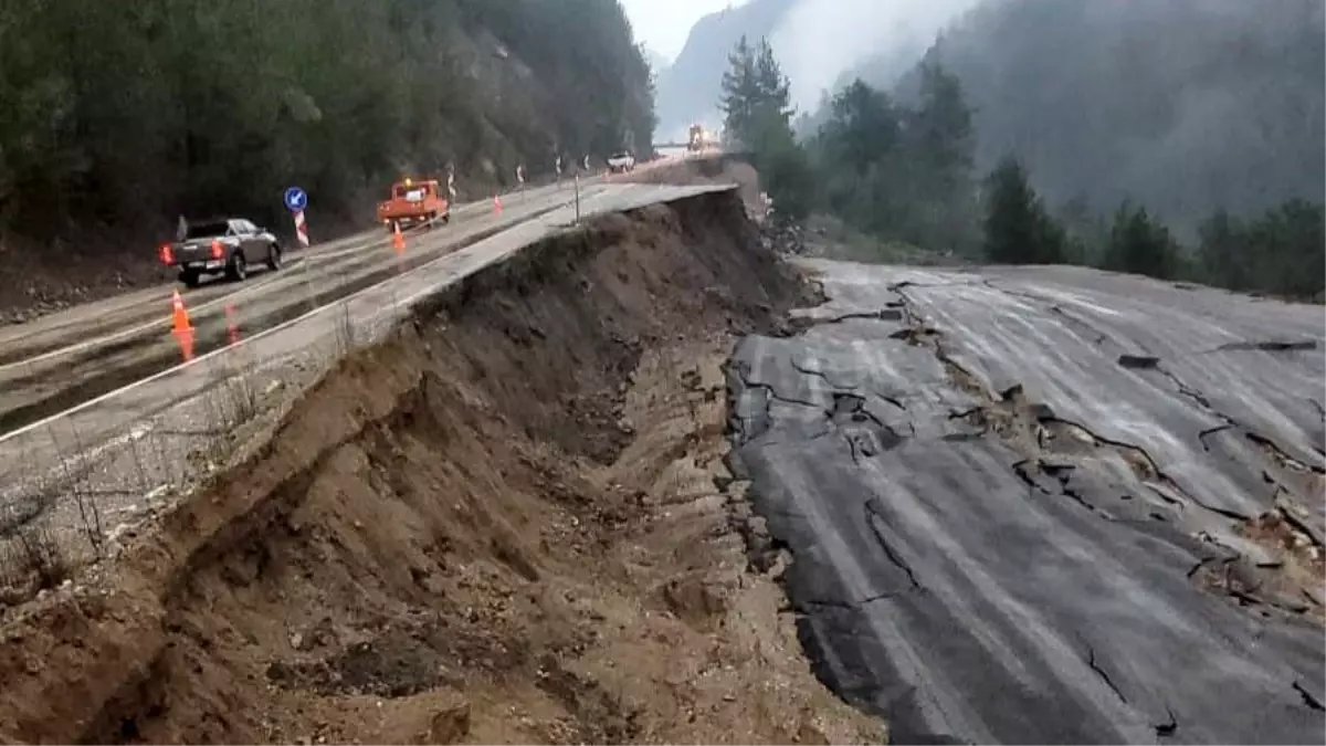 Feke helikopter pistinde heyelan görüntüsü