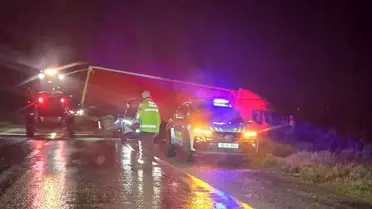 Denizli Buldan’da Şiddetli Yağış Tırını Şarampole Çevirtti