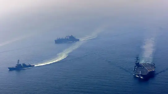 ABD'nin Dev Savaş Gemisi USS Abraham Lincoln İran Sularında Görüldü