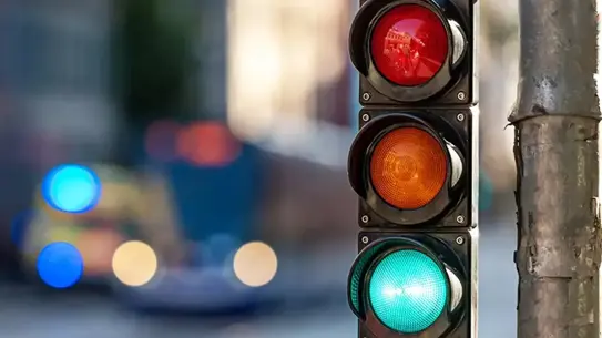 Trafik Sinyallerine Yeni Renk: Otonom Araçlar İçin Beyaz Işık Deneme Aşamasında