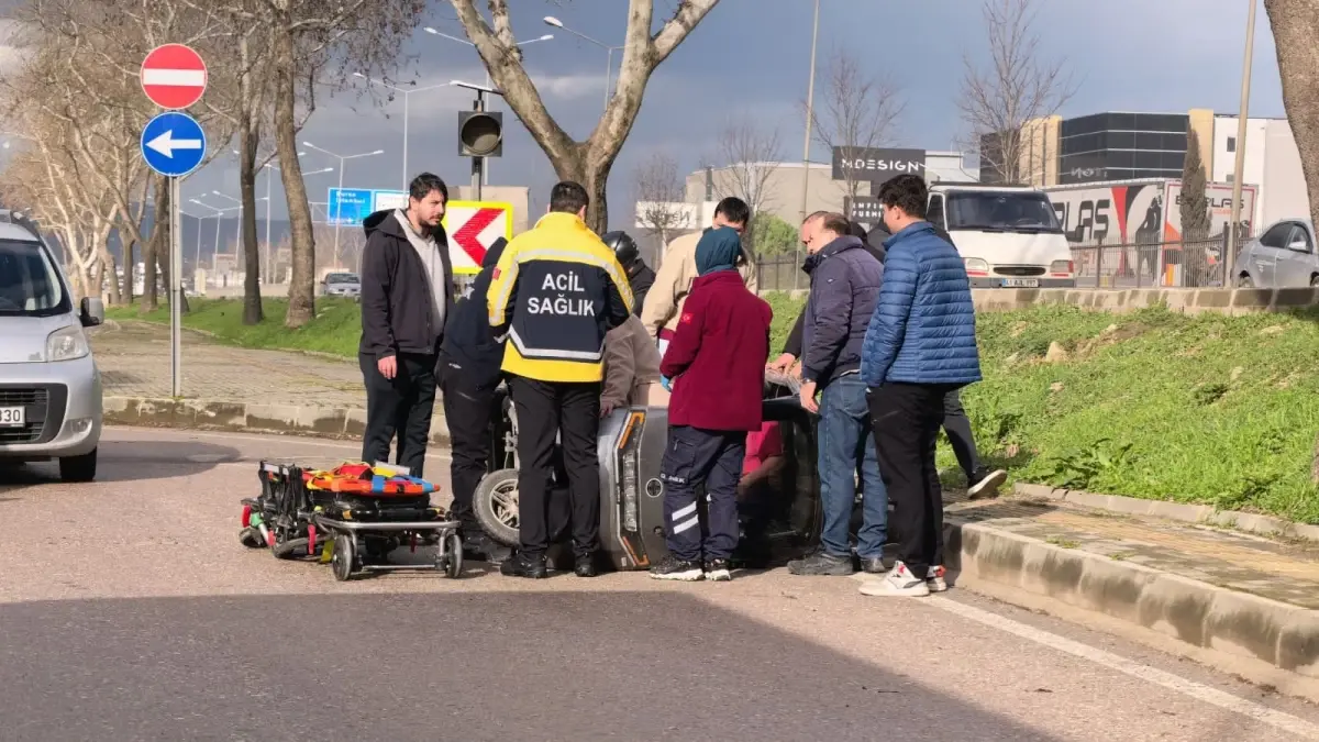 İnegöl'de Triportör Kazası: Sürücü Yaralı, Oğlunun Gözyaşları Duygulandırdı