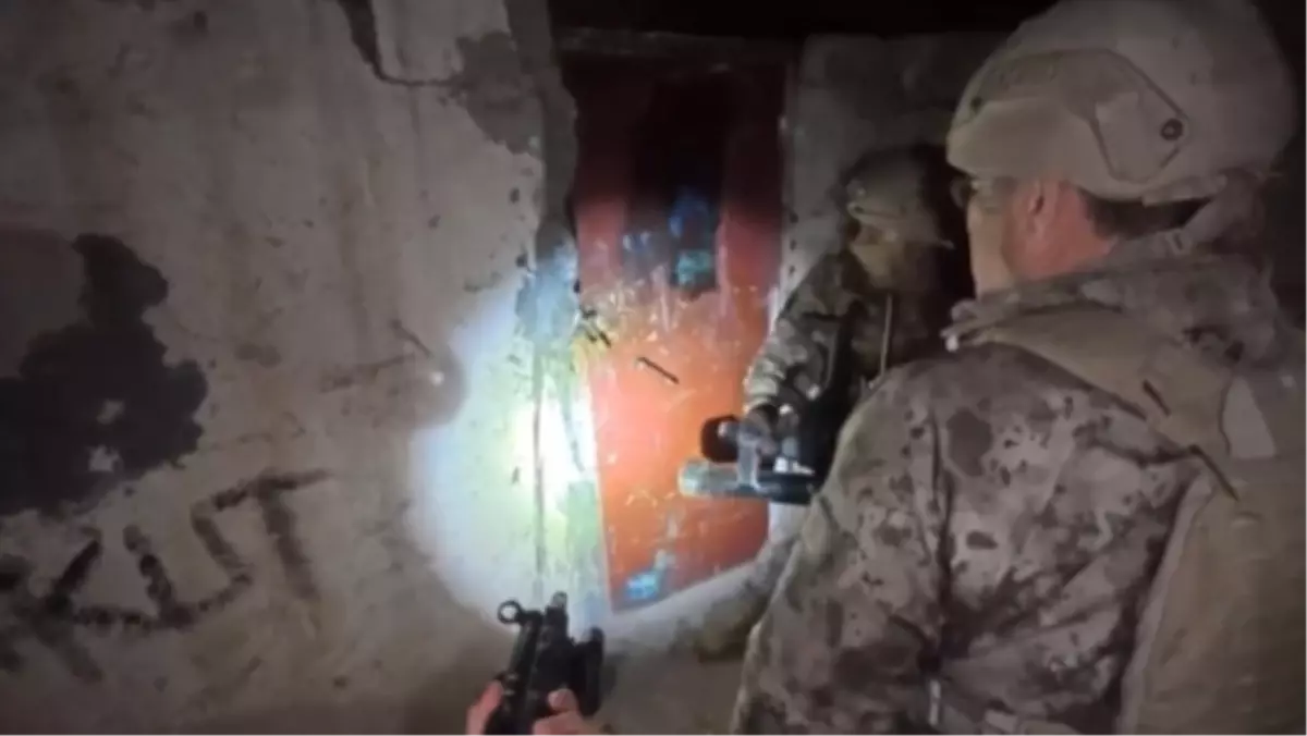 Kayseri'de FETÖ Operasyonu: 70 Şüpheli Gözaltında, Silah ve Dijital Belgeler Ele Geçirildi