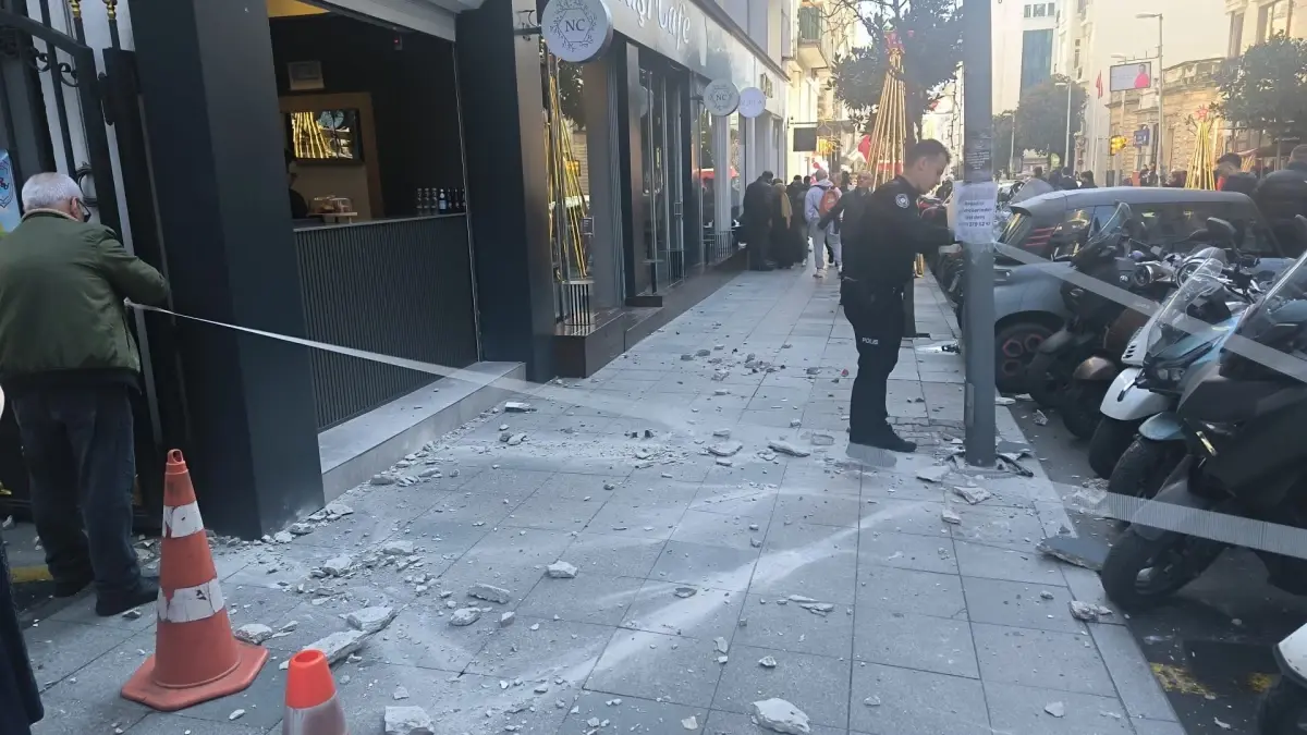 Nişantaşı'nda beton parçaları düşen olay