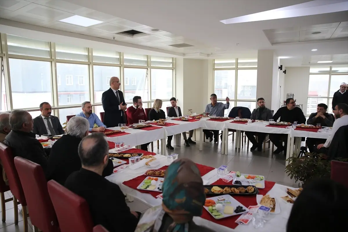 Prof. Dr. Servet Yolbaş hastane önünde