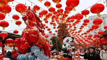 Moskova’da Renkli Çin Yeni Yılı Kutlamaları Şehrin Sokaklarını Canlandırdı