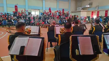 Diyarbakır 7. Kolordu Bando Komutanlığı Hakkari'de Coşkulu Performans Sergiledi